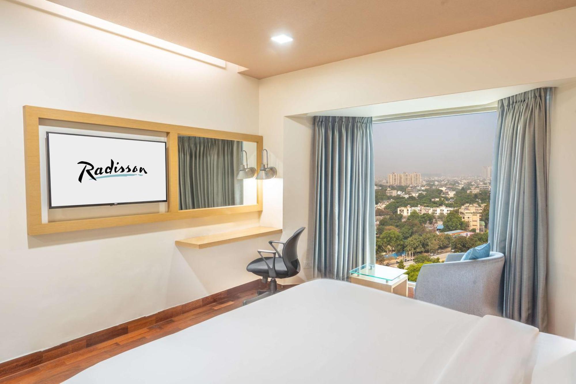 Radisson Gurugram Sohna Road City Center Gurgaon Exterior foto
